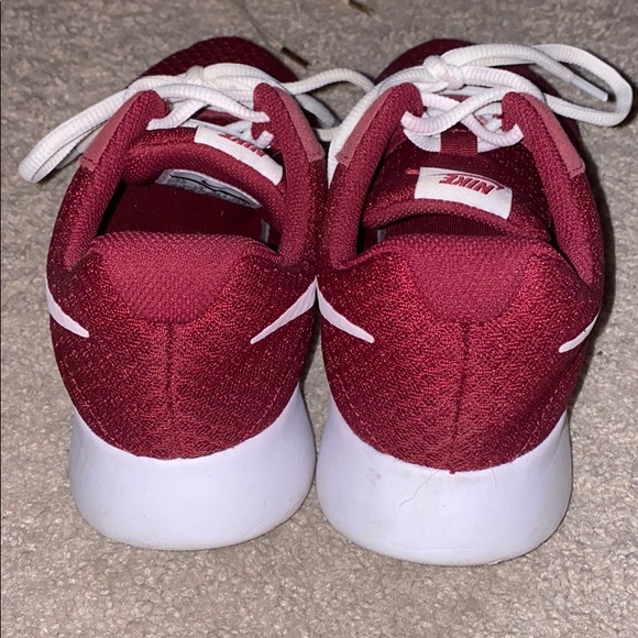 ⭐️SOLD⭐️ Nike sneakers - Picture 3 of 3